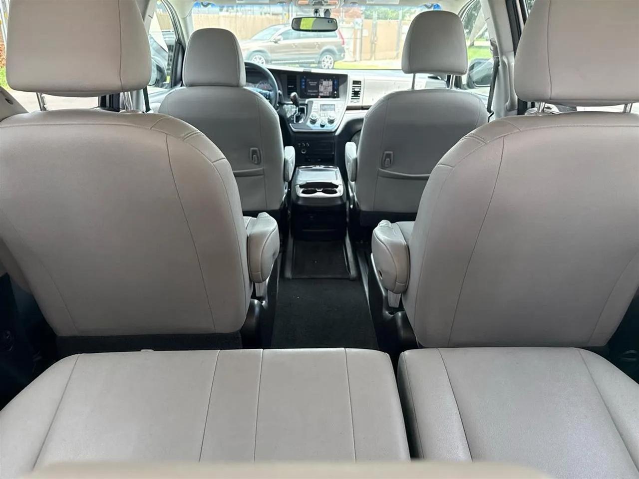 Toyota Sienna 5dr 7-Pass Van Ltd FWD (Natl) 2016