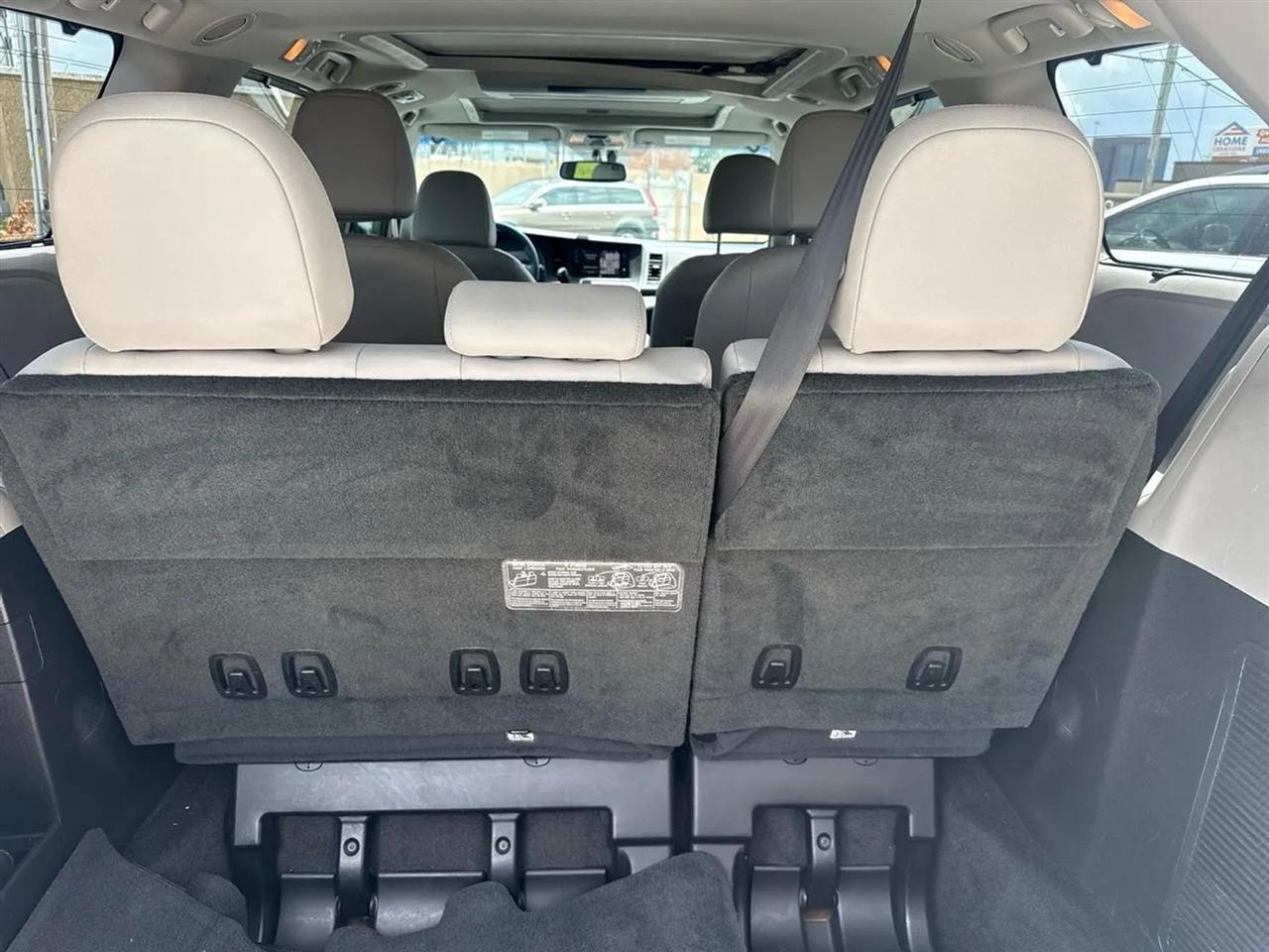 Toyota Sienna 5dr 7-Pass Van Ltd FWD (Natl) 2016