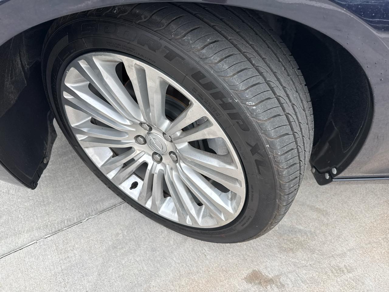 Chrysler 300 4dr Sdn 300C RWD 2011