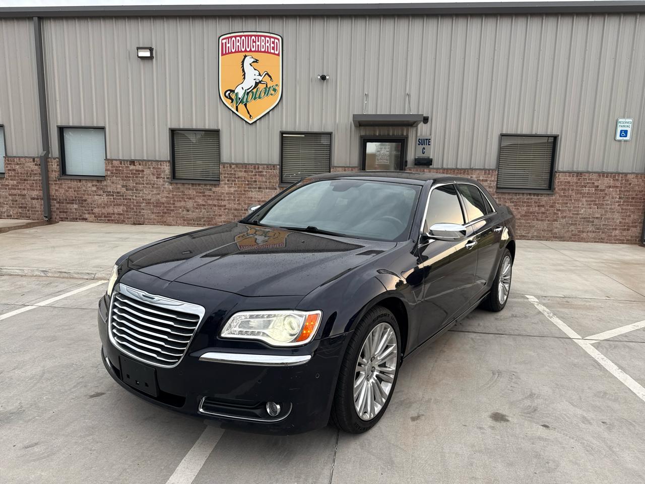 Chrysler 300 4dr Sdn 300C RWD 2011