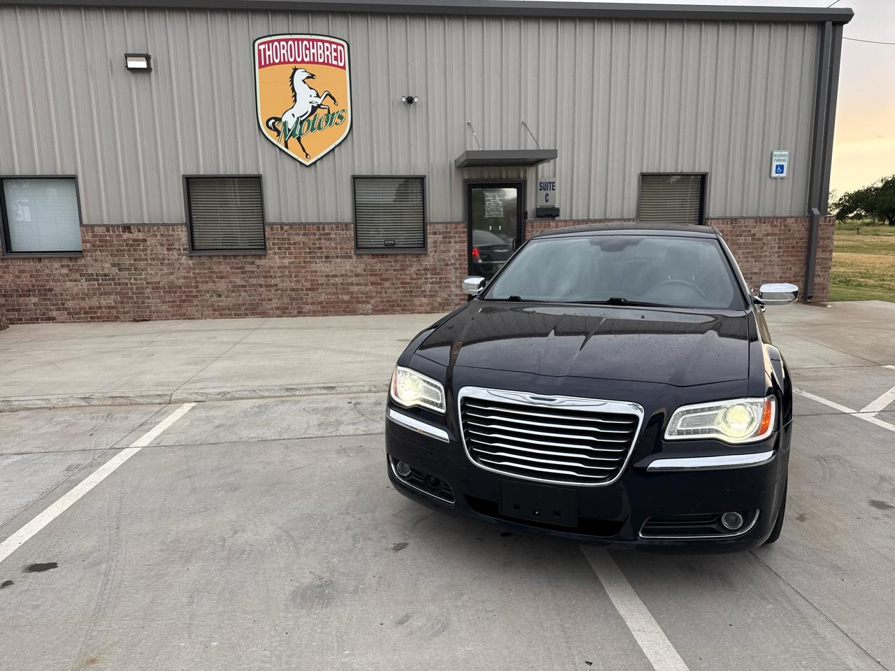 Chrysler 300 4dr Sdn 300C RWD 2011