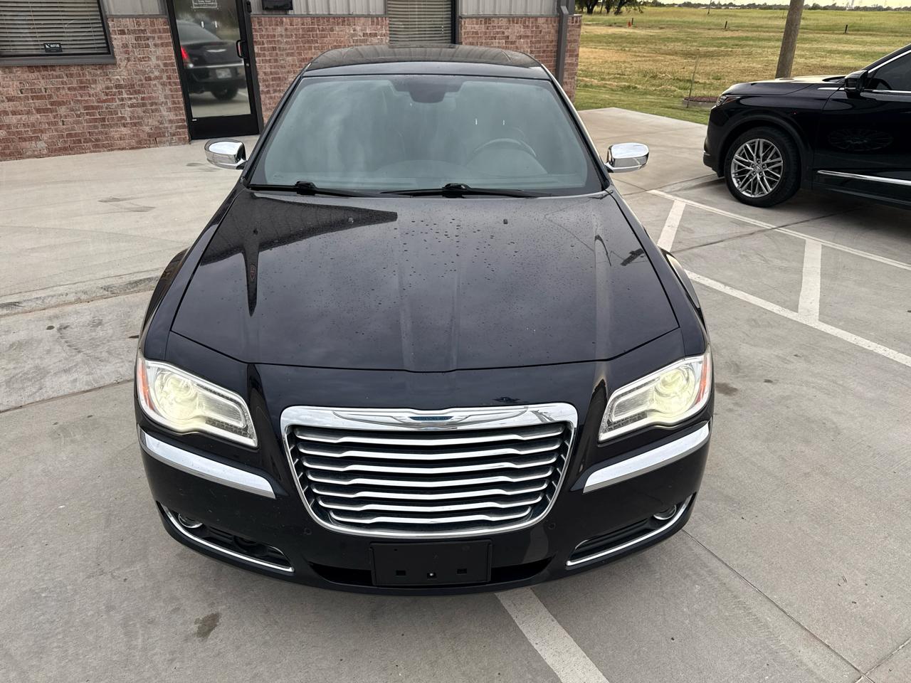 Chrysler 300 4dr Sdn 300C RWD 2011