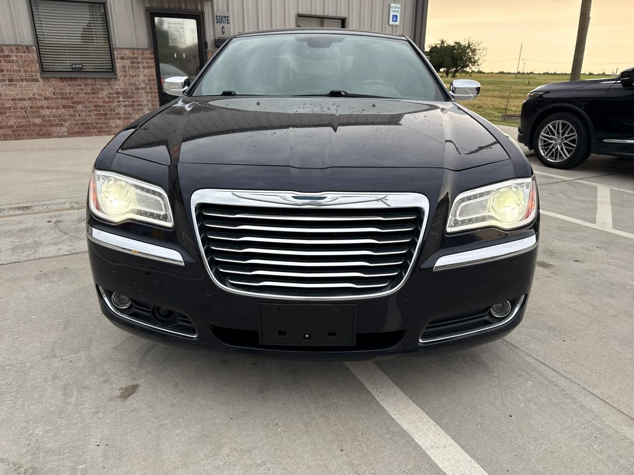 Chrysler 300 4dr Sdn 300C RWD 2011
