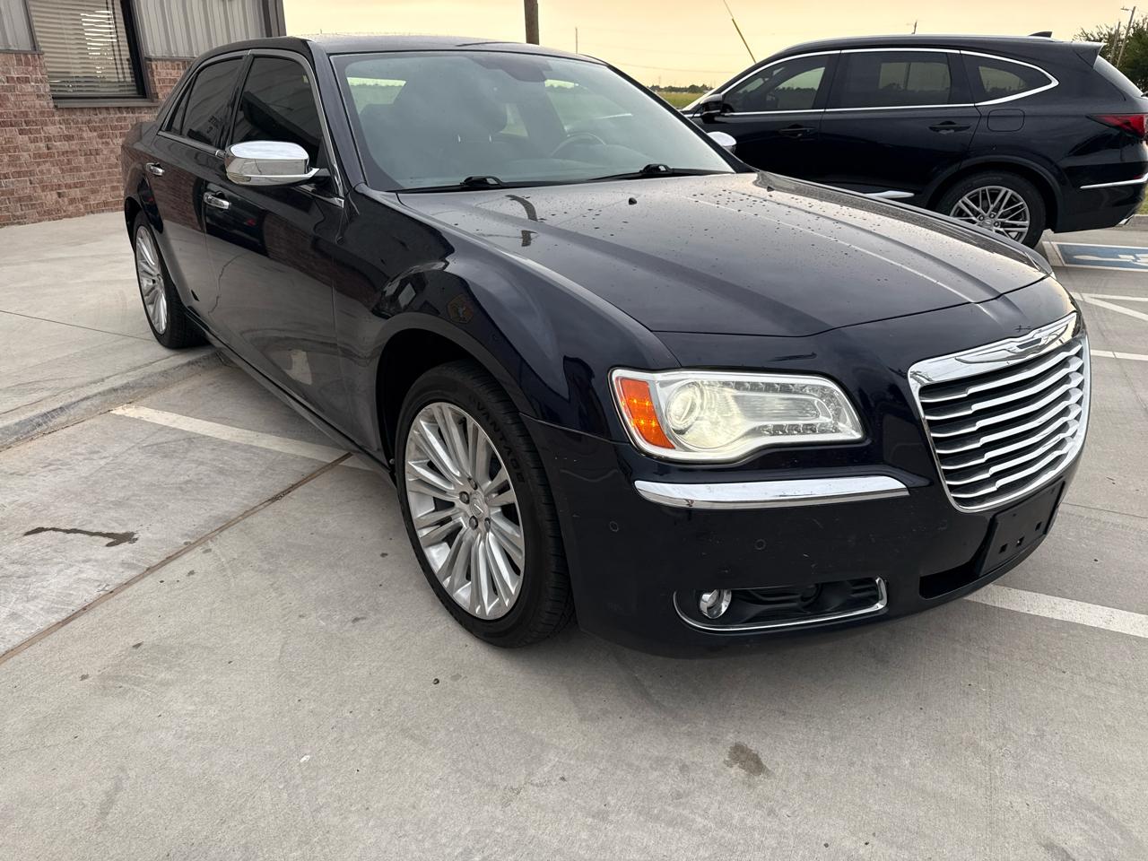 Chrysler 300 4dr Sdn 300C RWD 2011