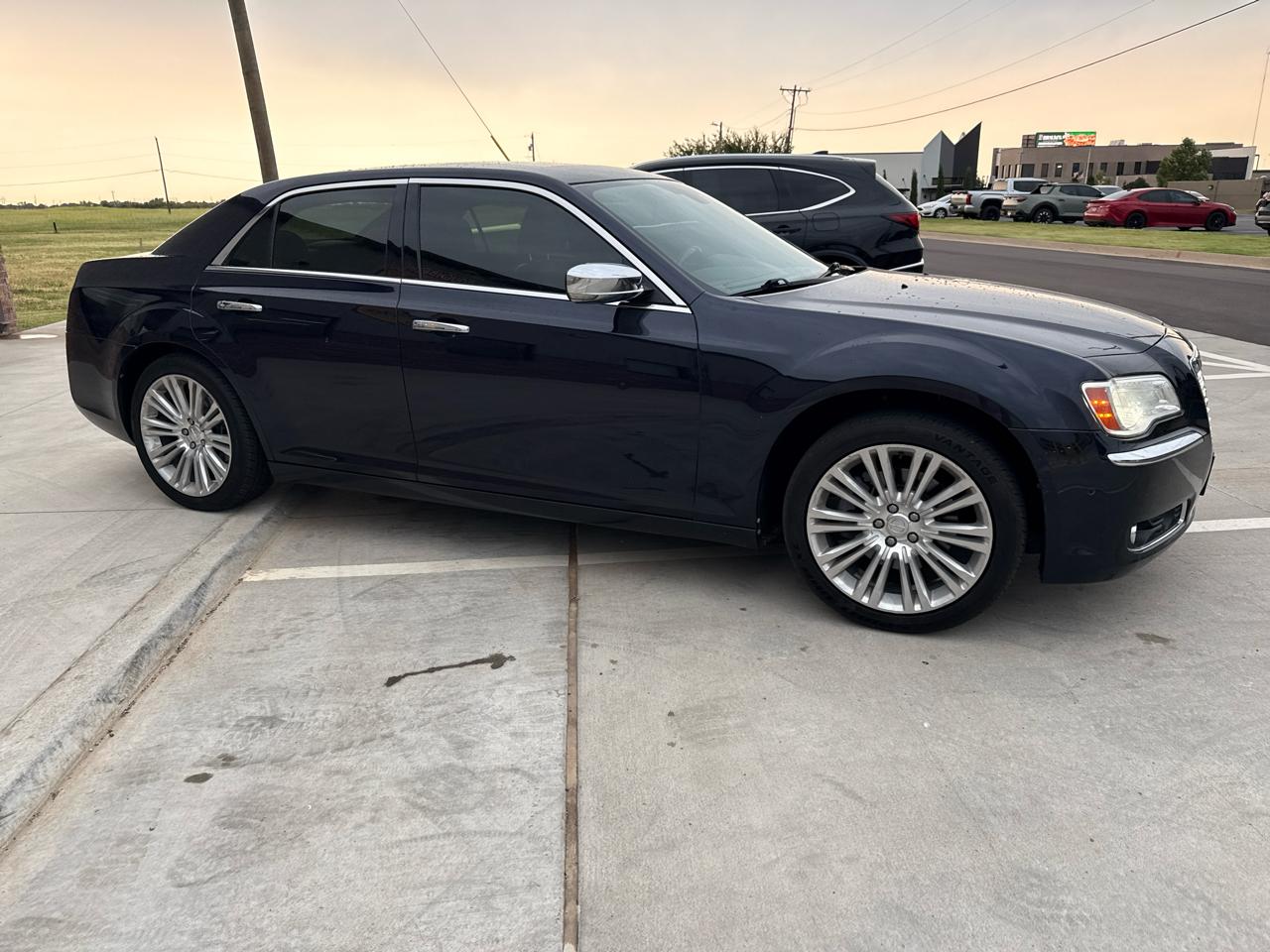 Chrysler 300 4dr Sdn 300C RWD 2011