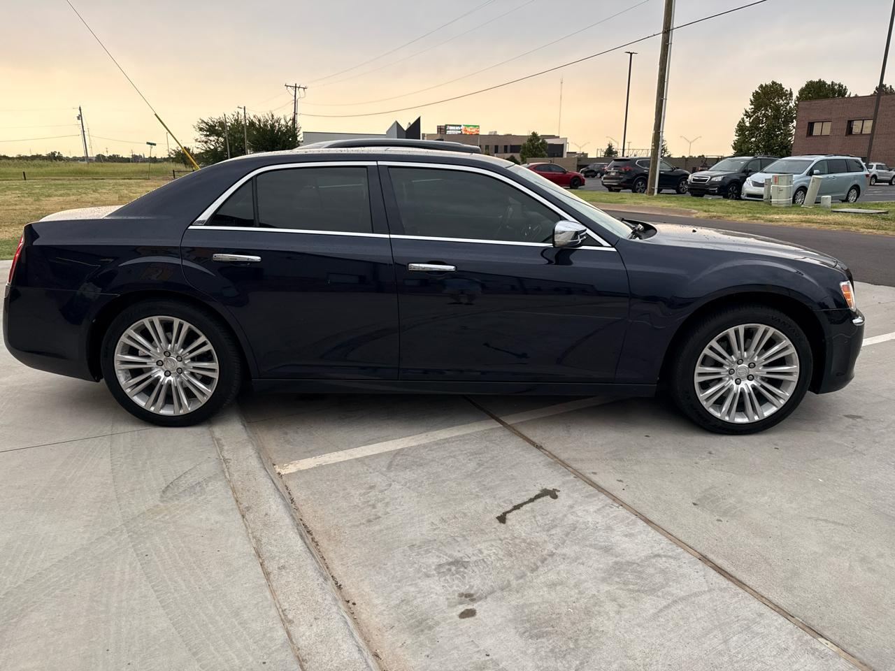 Chrysler 300 4dr Sdn 300C RWD 2011