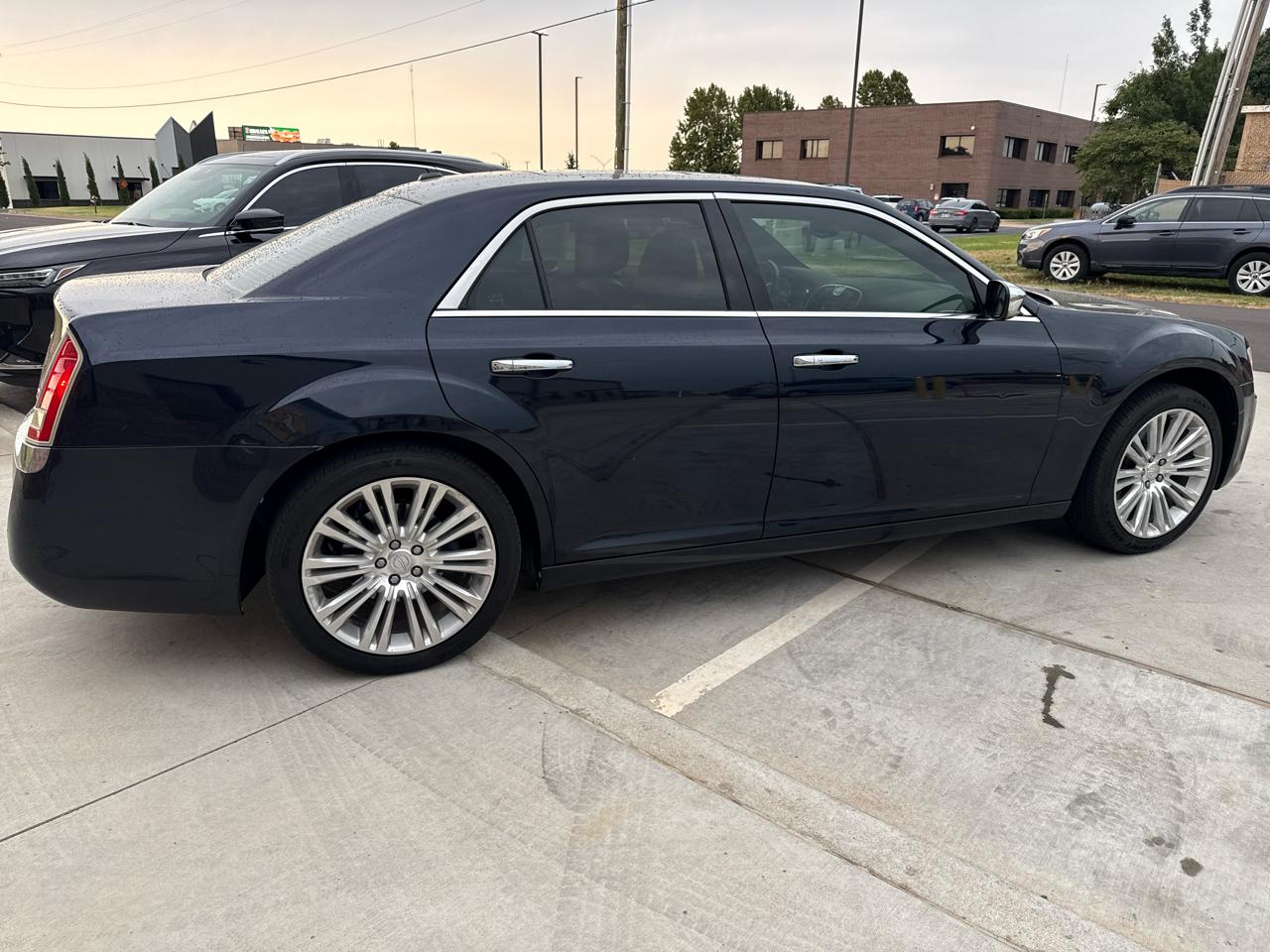 Chrysler 300 4dr Sdn 300C RWD 2011