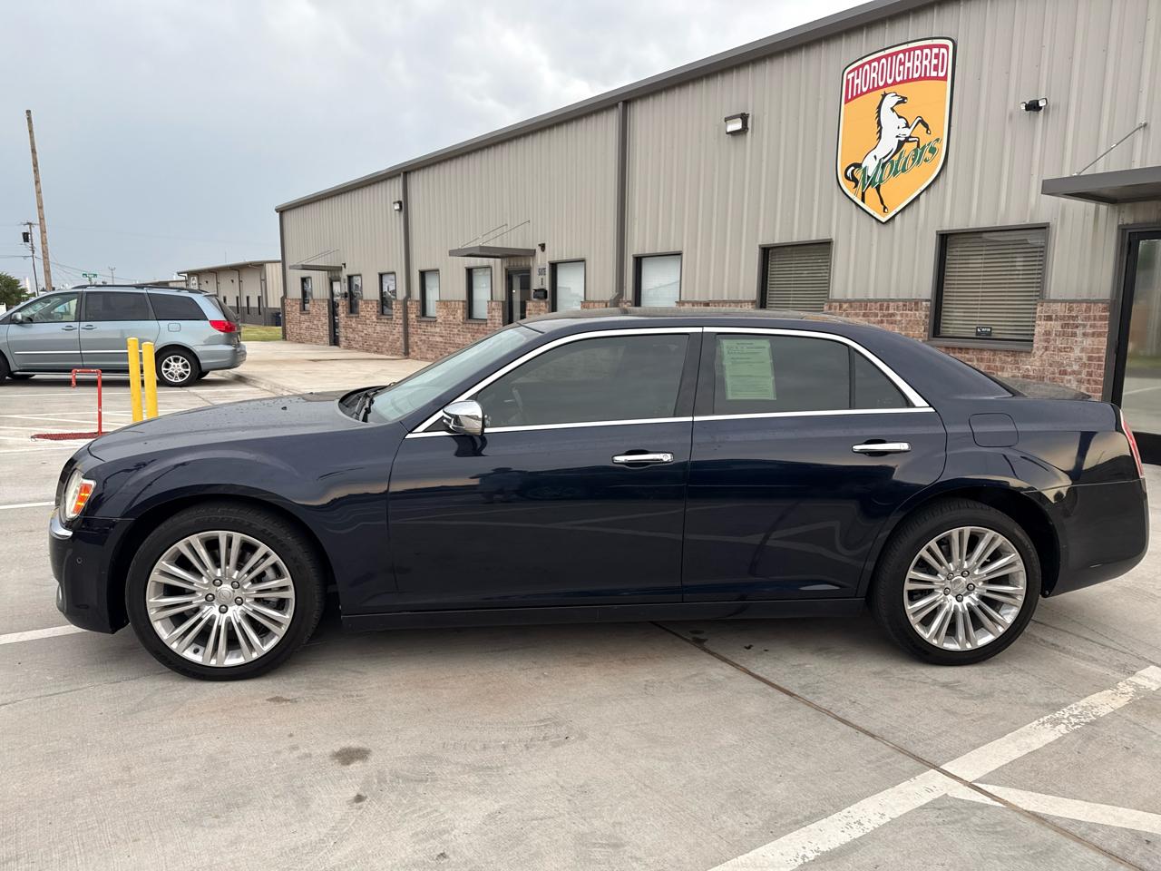 Chrysler 300 4dr Sdn 300C RWD 2011