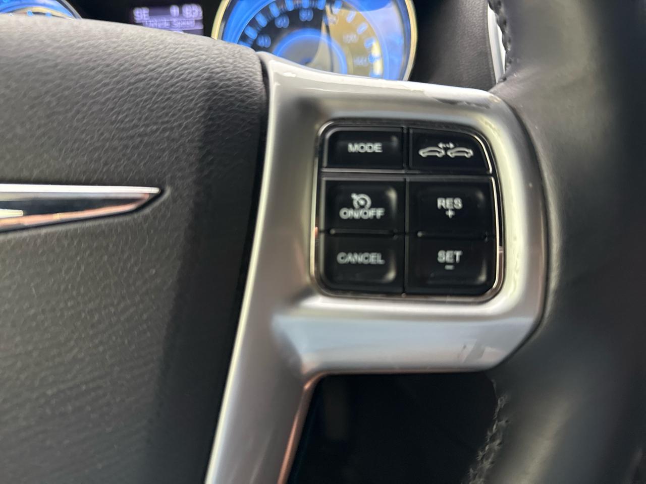 Chrysler 300 4dr Sdn 300C RWD 2011