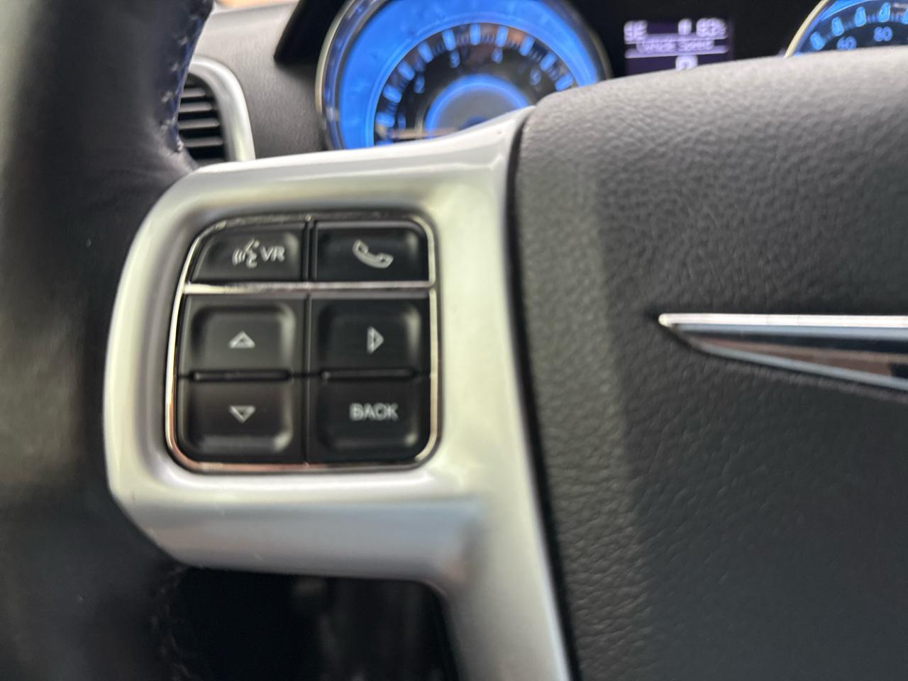 Chrysler 300 4dr Sdn 300C RWD 2011