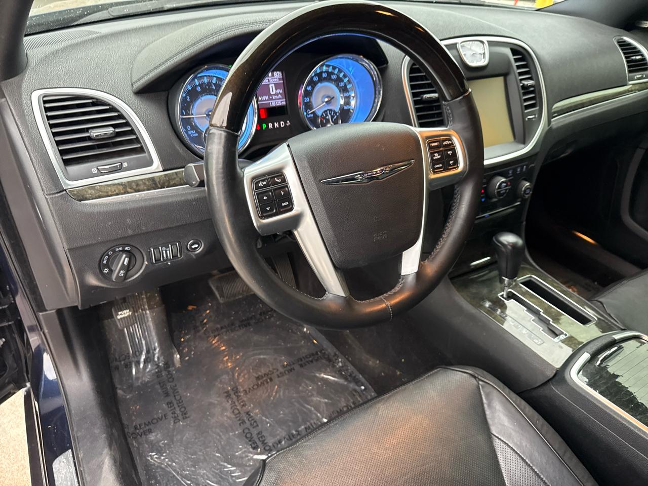 Chrysler 300 4dr Sdn 300C RWD 2011