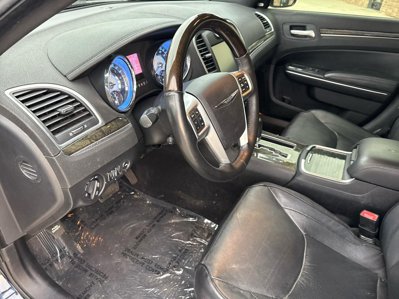 Chrysler 300 4dr Sdn 300C RWD 2011