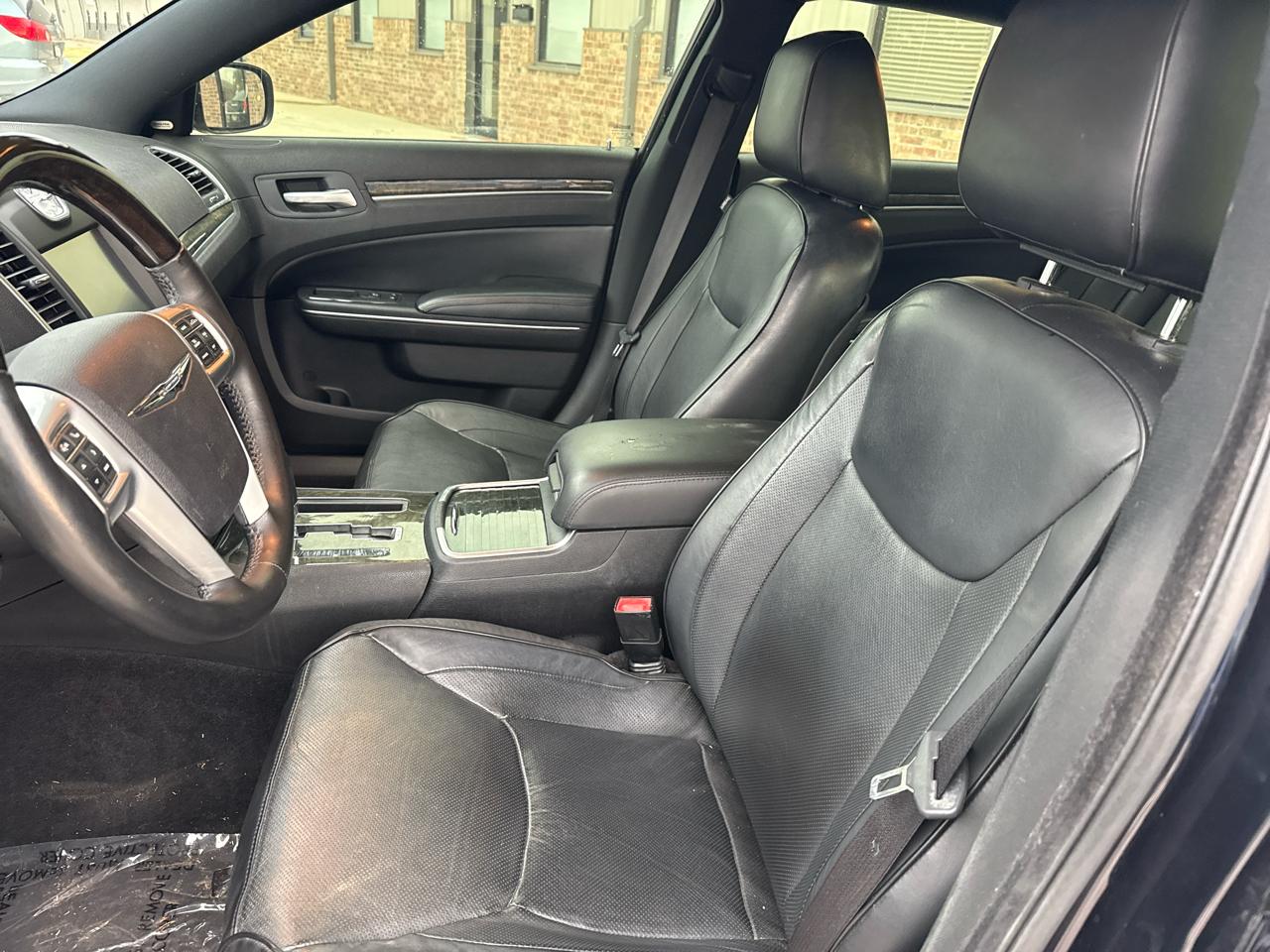 Chrysler 300 4dr Sdn 300C RWD 2011