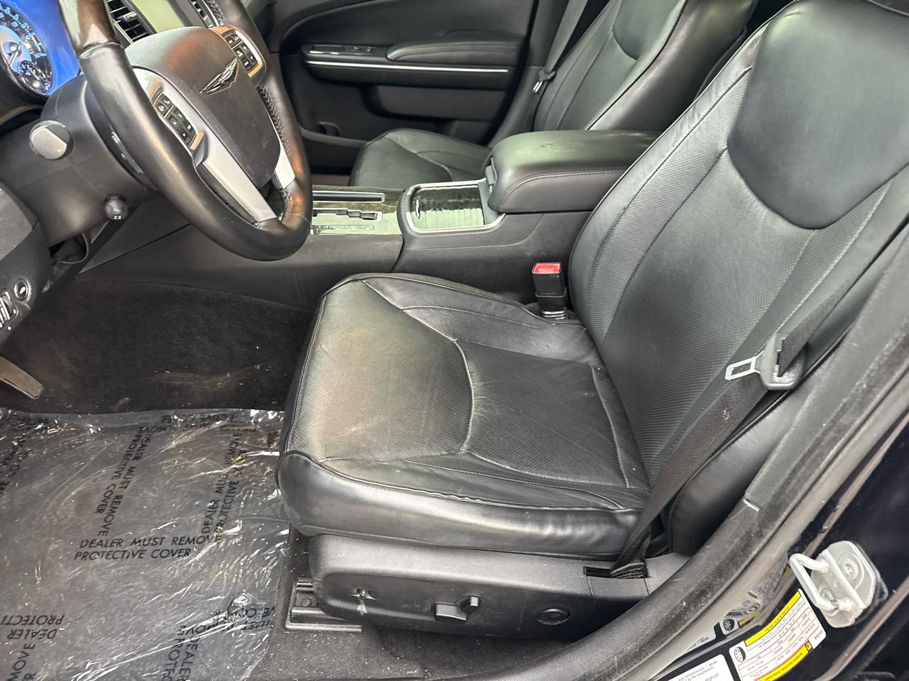 Chrysler 300 4dr Sdn 300C RWD 2011