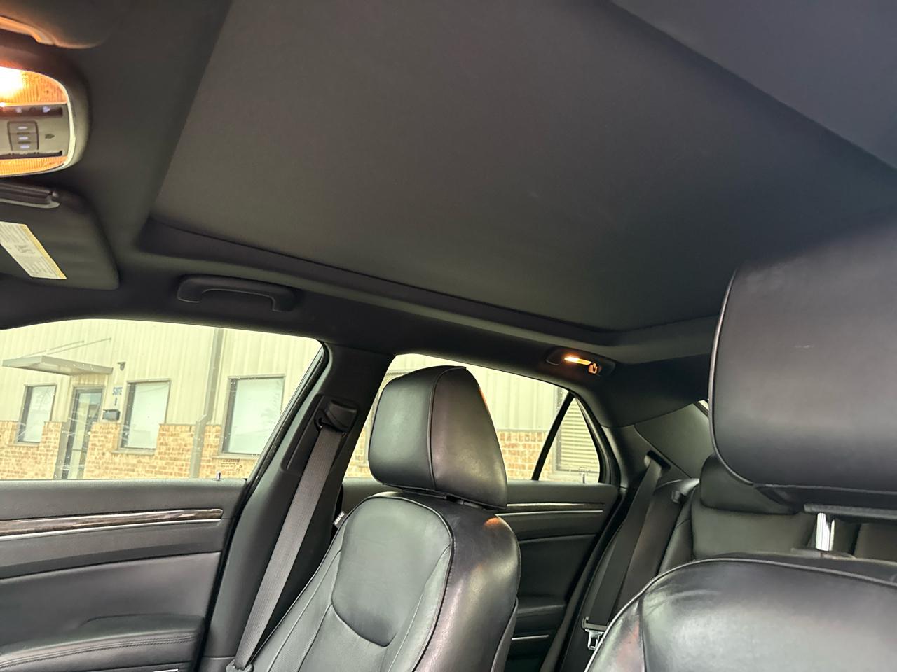 Chrysler 300 4dr Sdn 300C RWD 2011