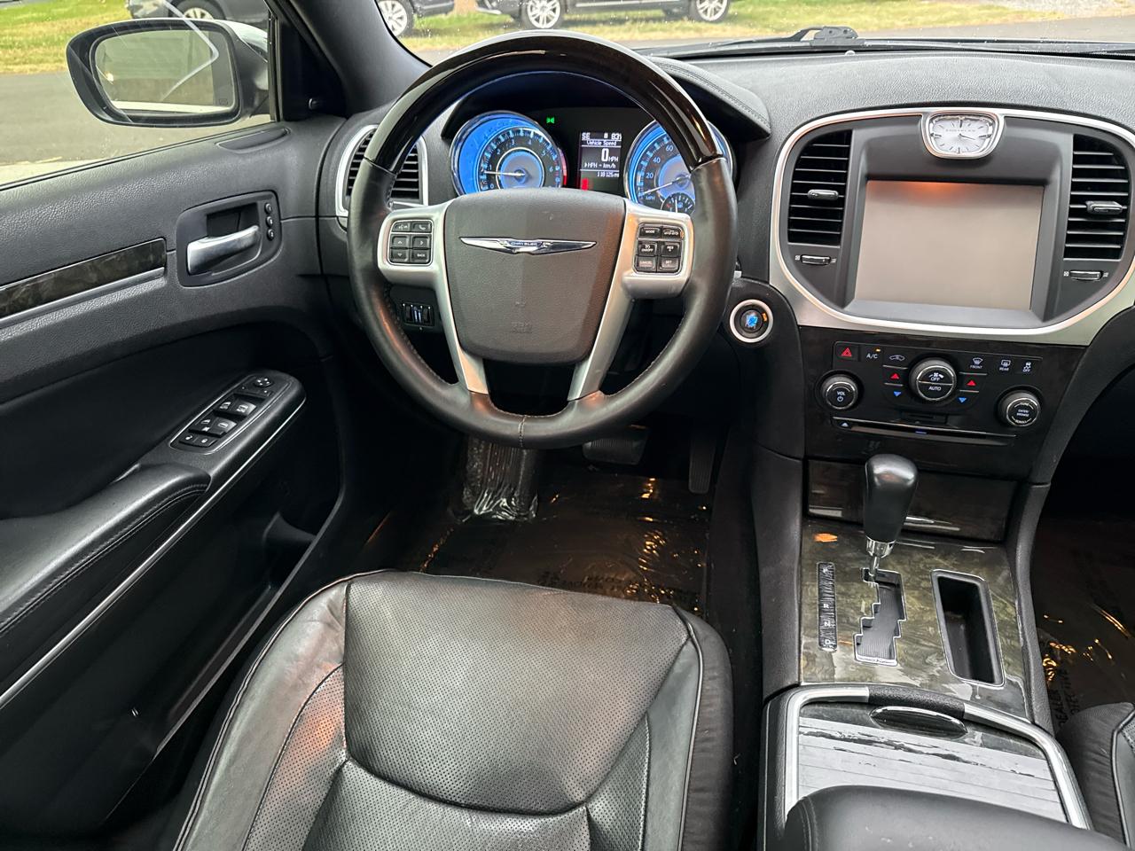 Chrysler 300 4dr Sdn 300C RWD 2011