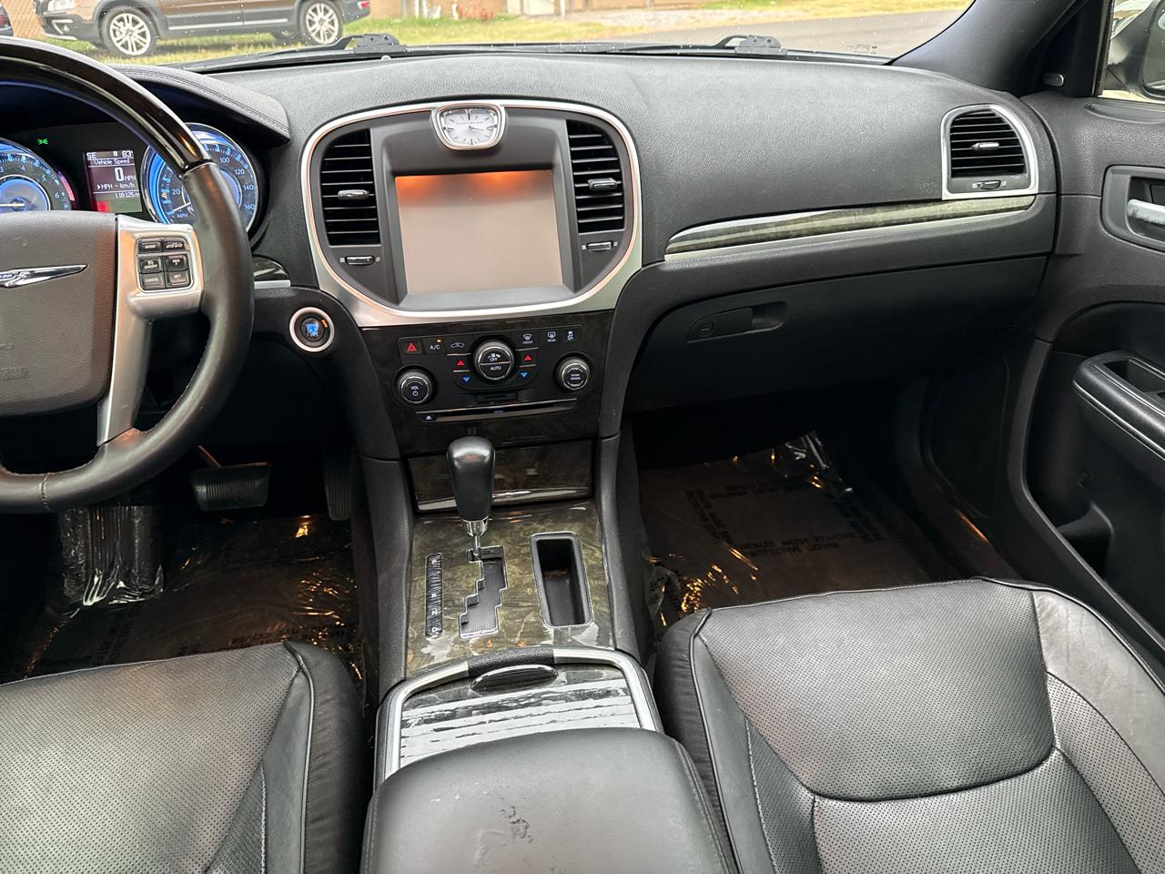Chrysler 300 4dr Sdn 300C RWD 2011