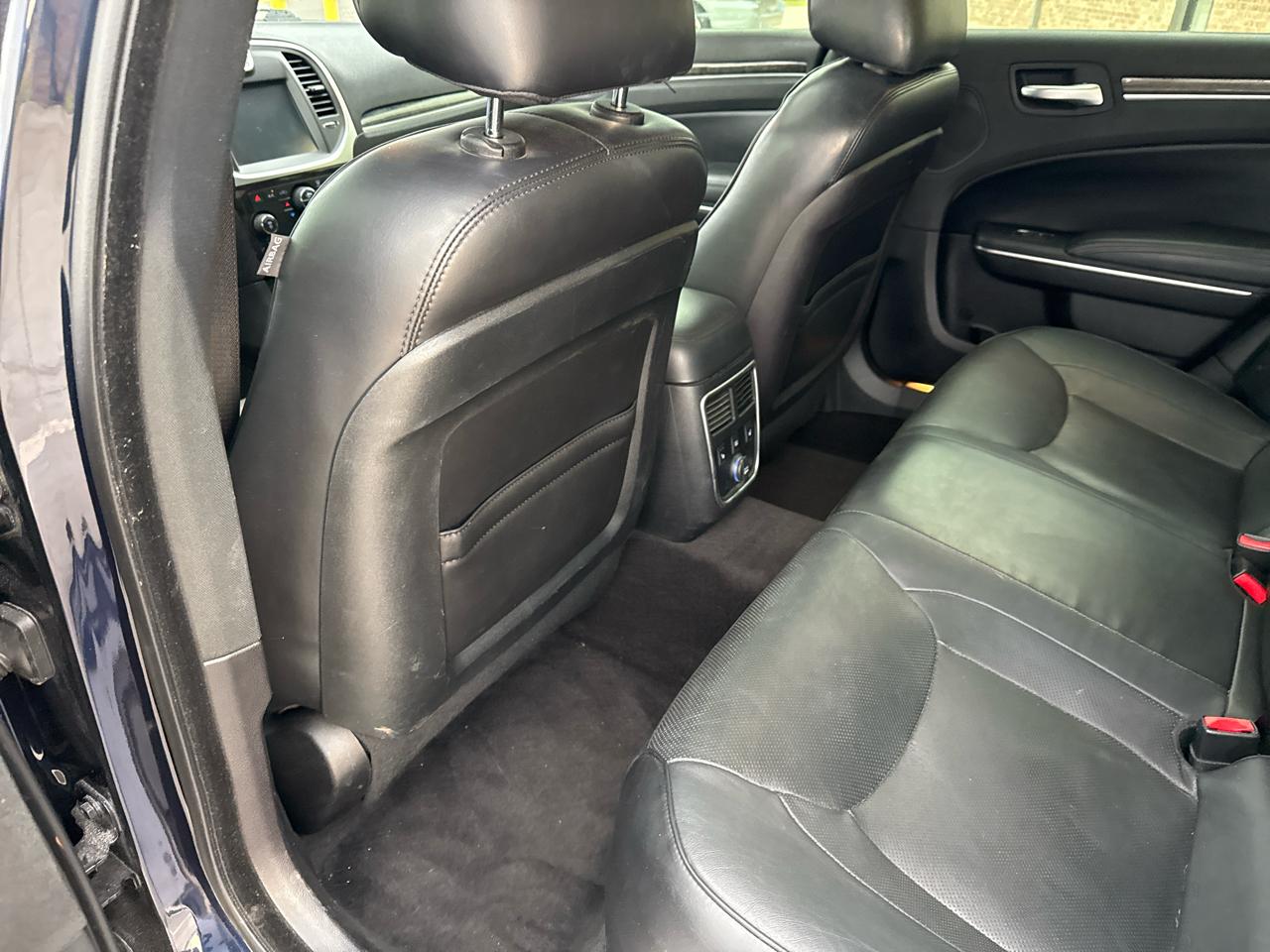 Chrysler 300 4dr Sdn 300C RWD 2011