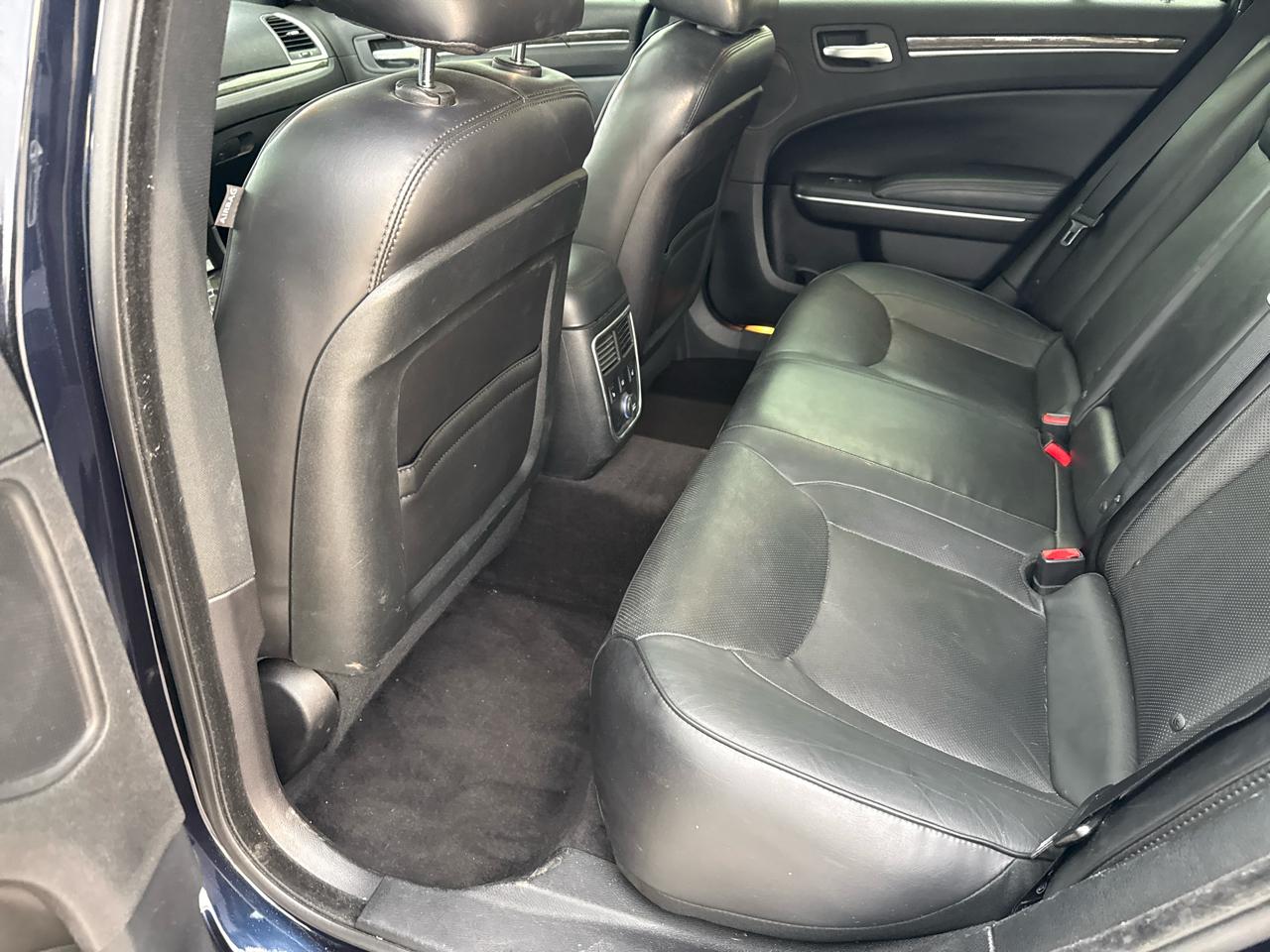Chrysler 300 4dr Sdn 300C RWD 2011
