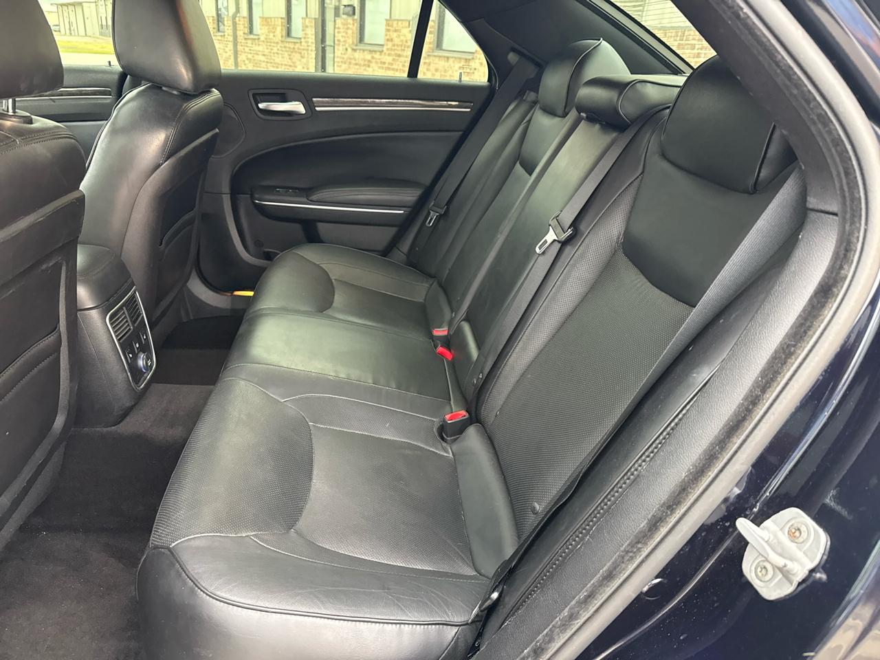 Chrysler 300 4dr Sdn 300C RWD 2011