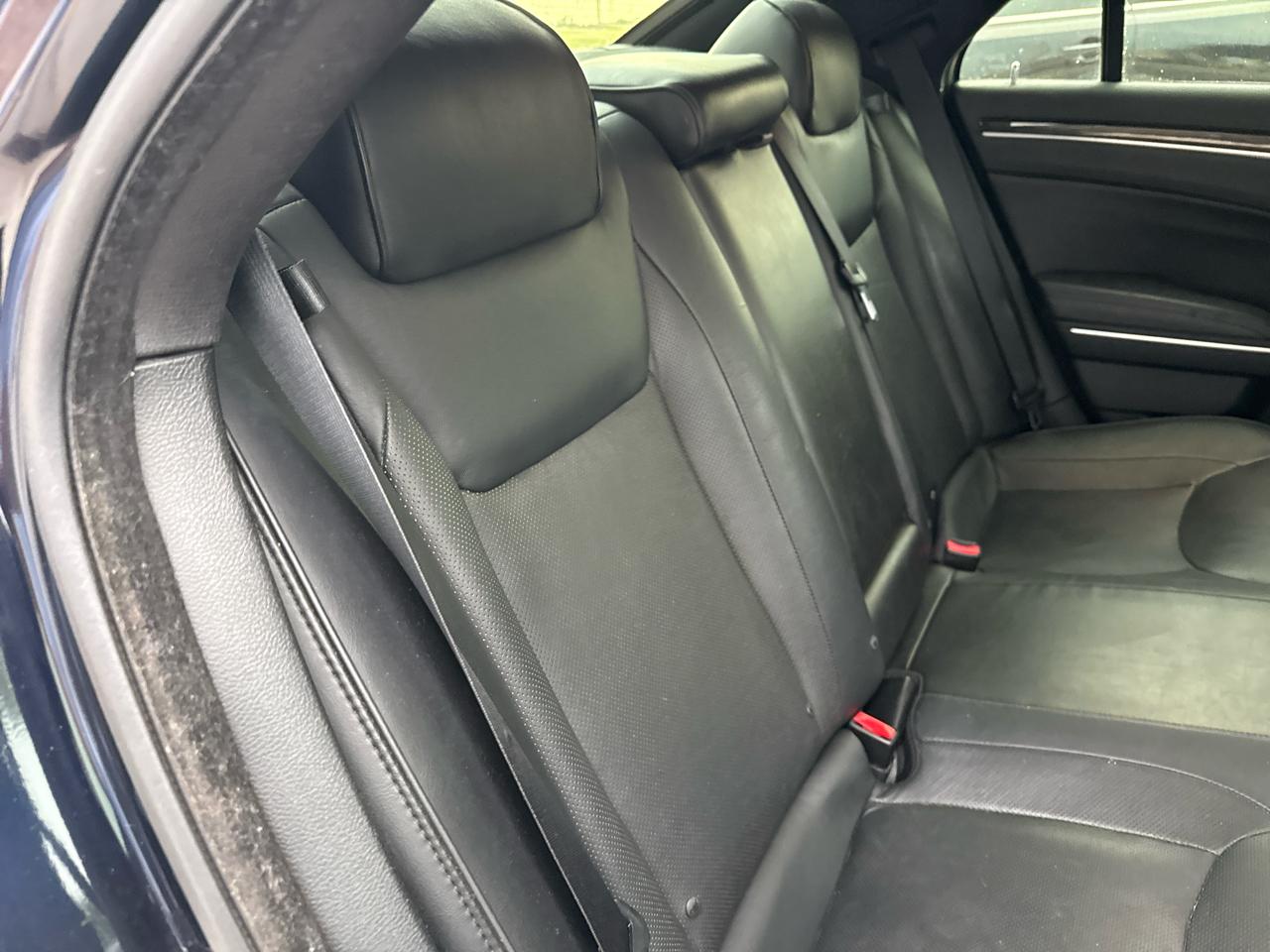 Chrysler 300 4dr Sdn 300C RWD 2011