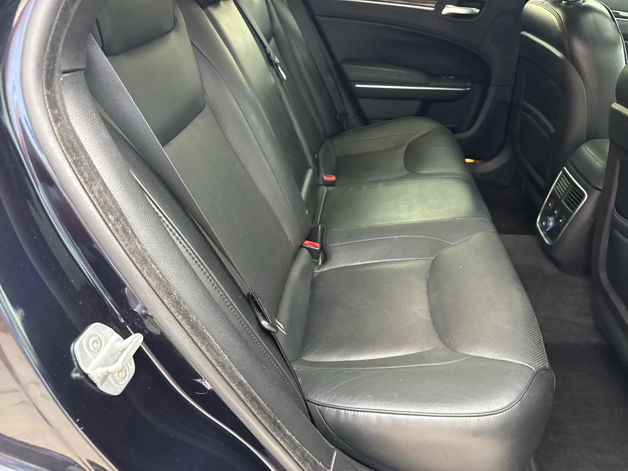 Chrysler 300 4dr Sdn 300C RWD 2011