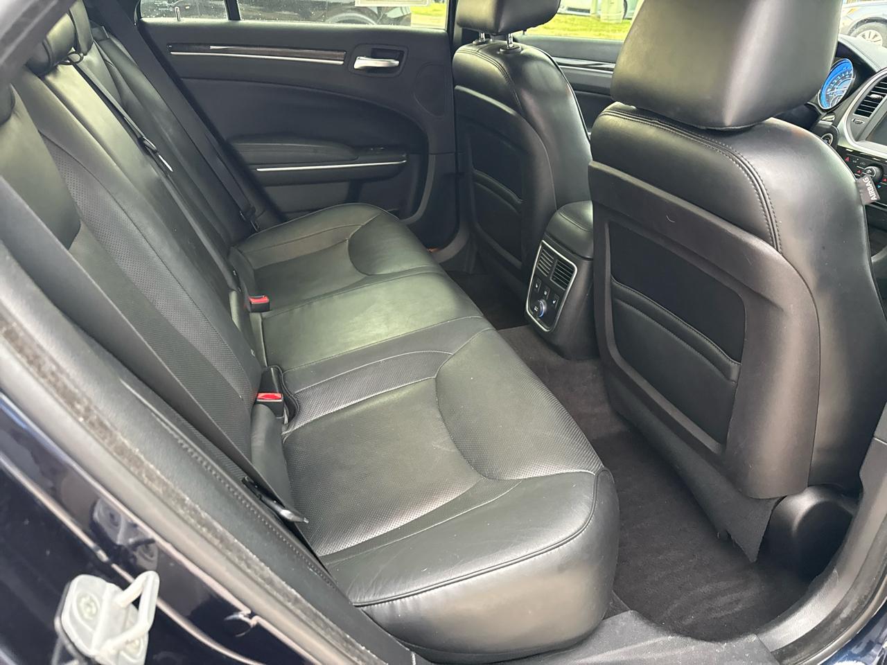 Chrysler 300 4dr Sdn 300C RWD 2011