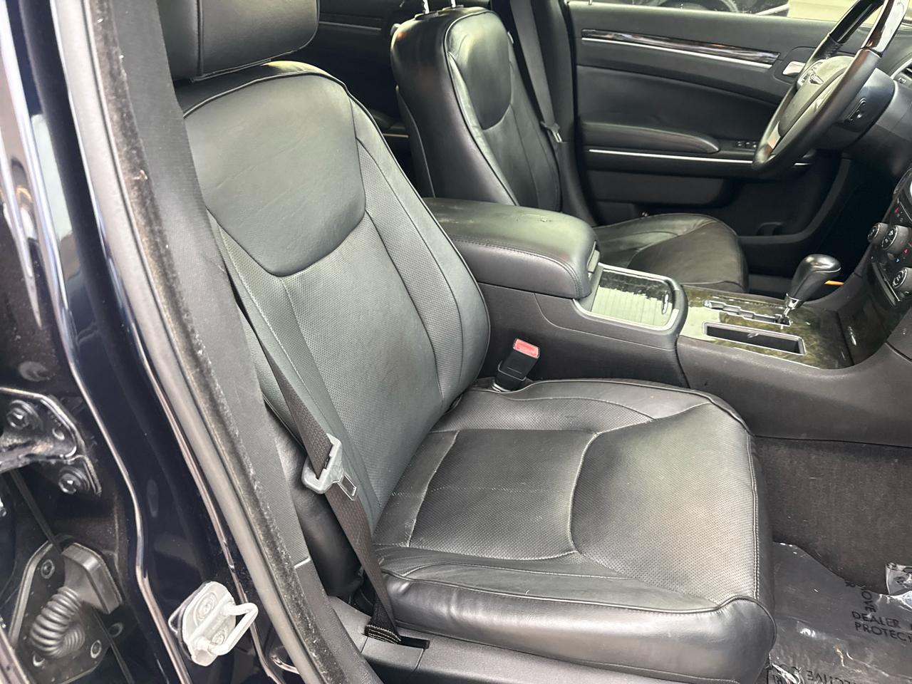 Chrysler 300 4dr Sdn 300C RWD 2011