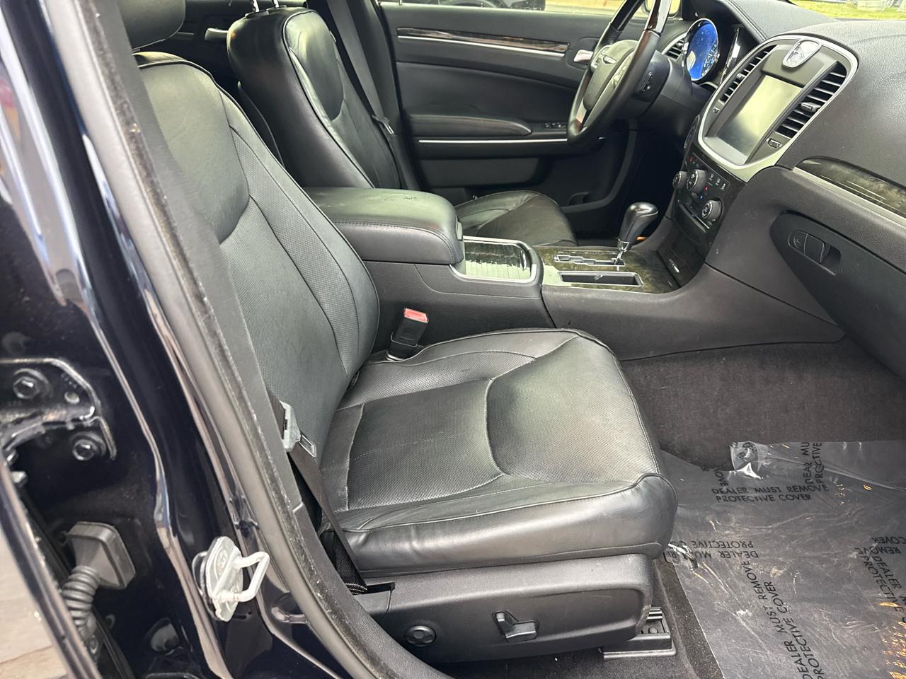 Chrysler 300 4dr Sdn 300C RWD 2011