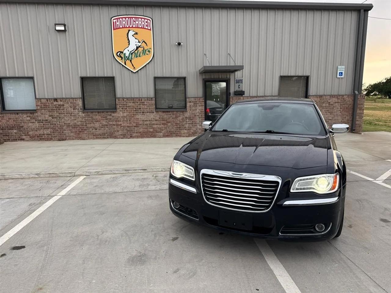 Chrysler 300 4dr Sdn 300C RWD 2011