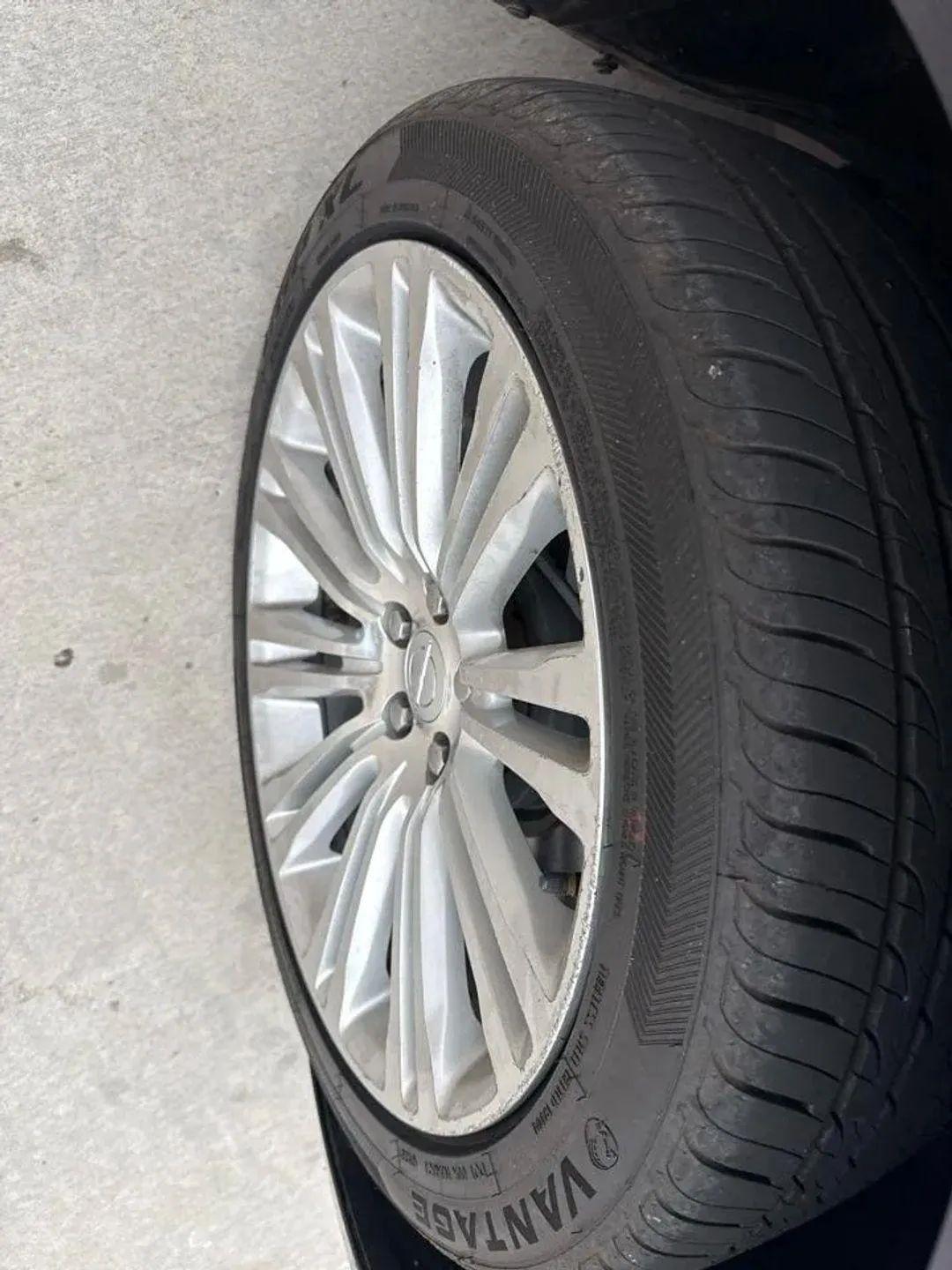 Chrysler 300 4dr Sdn 300C RWD 2011
