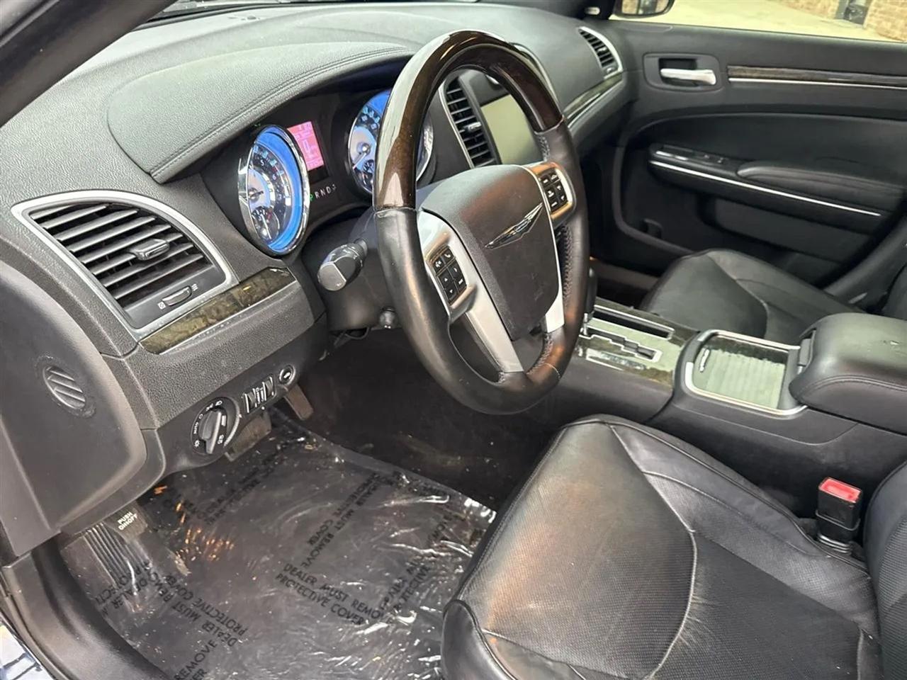 Chrysler 300 4dr Sdn 300C RWD 2011