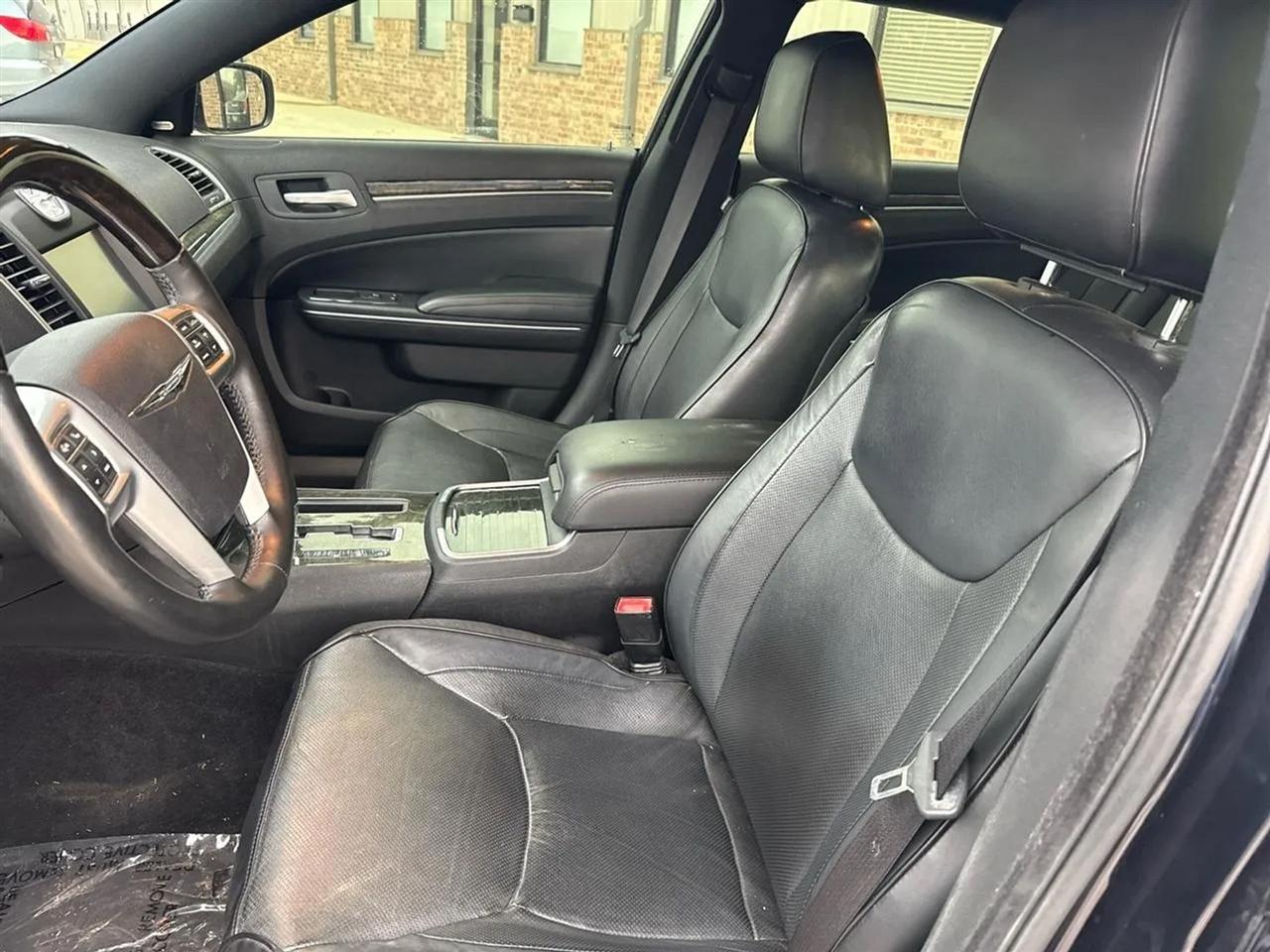 Chrysler 300 4dr Sdn 300C RWD 2011
