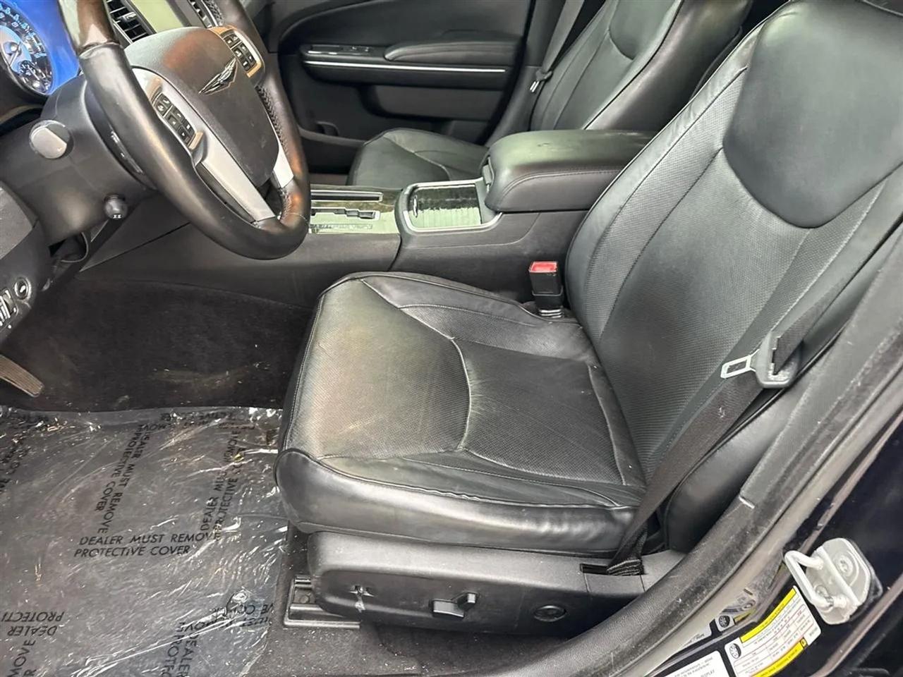 Chrysler 300 4dr Sdn 300C RWD 2011
