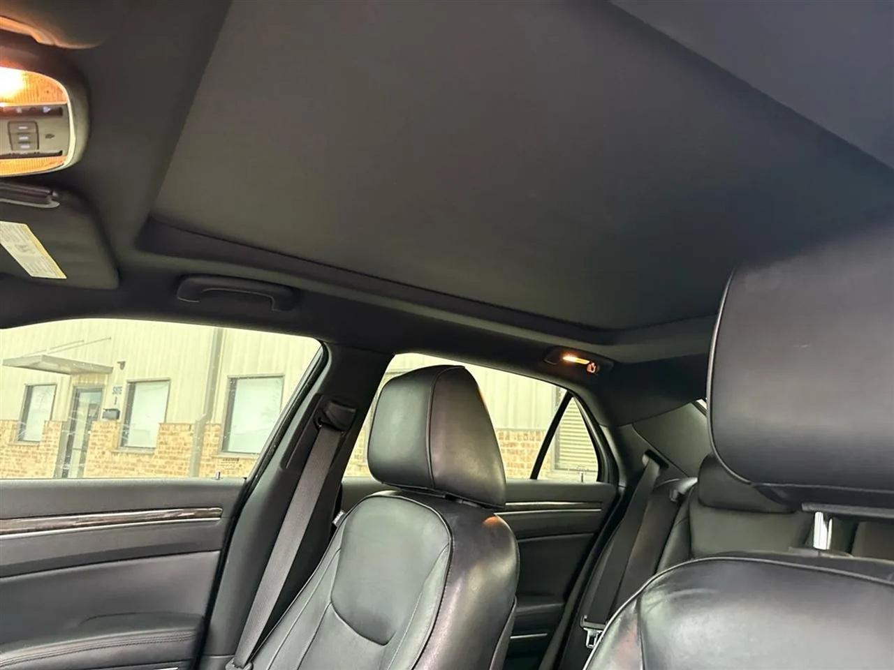 Chrysler 300 4dr Sdn 300C RWD 2011