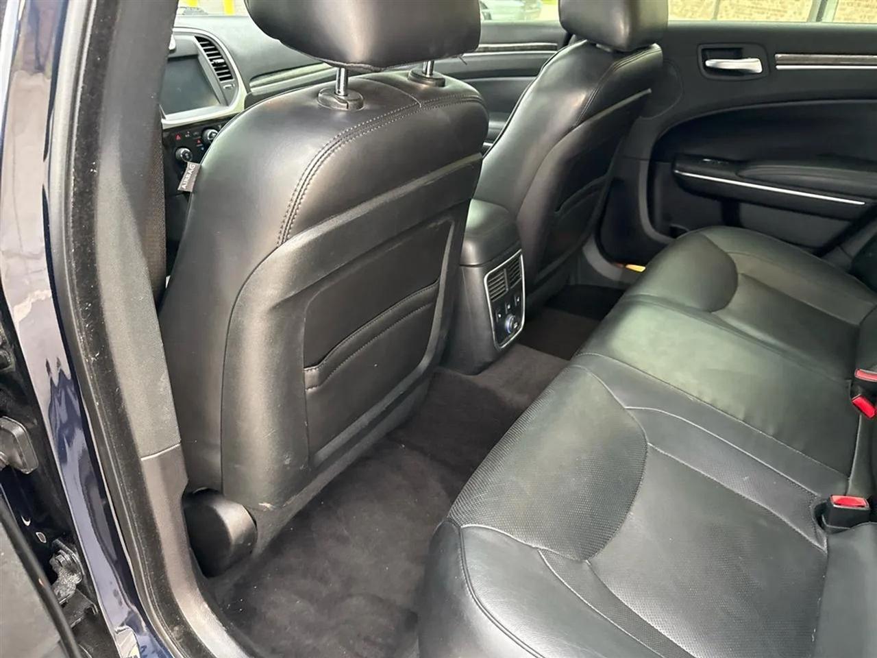 Chrysler 300 4dr Sdn 300C RWD 2011