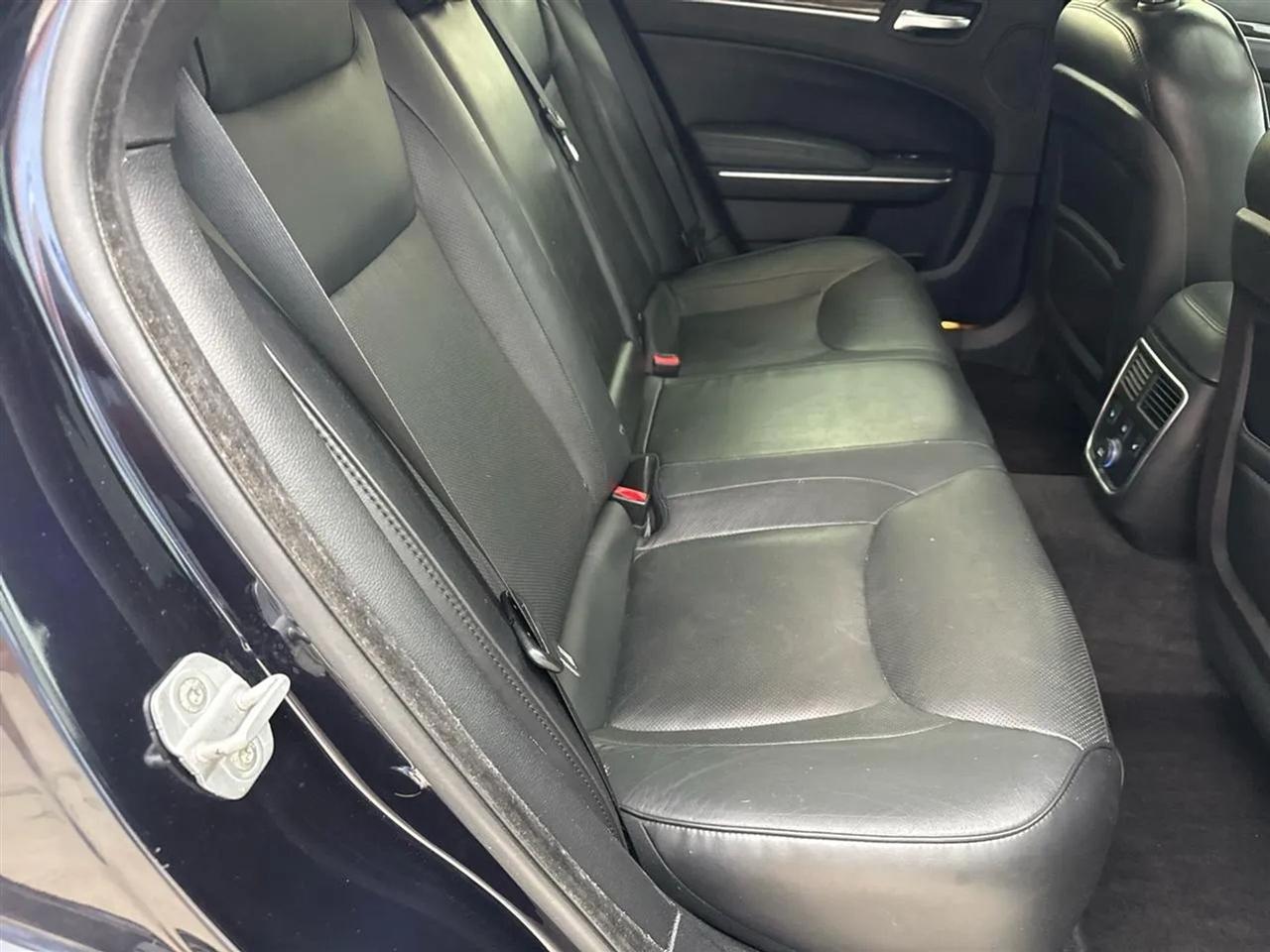 Chrysler 300 4dr Sdn 300C RWD 2011