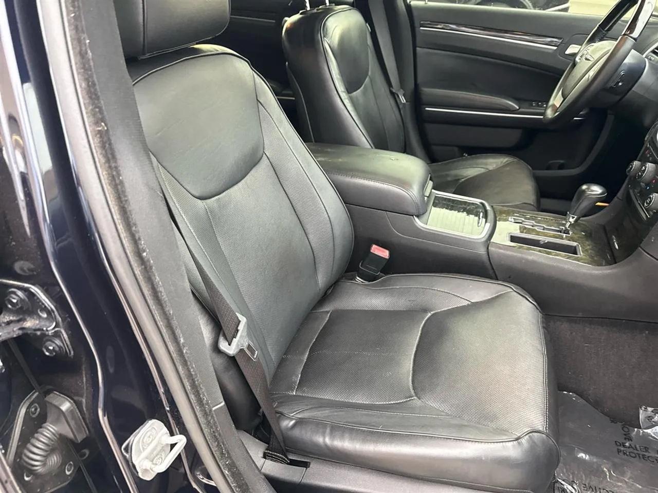 Chrysler 300 4dr Sdn 300C RWD 2011