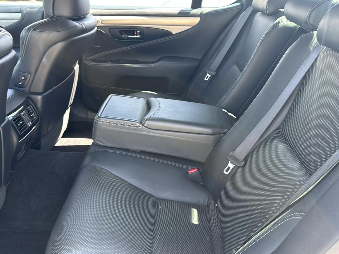 Lexus LS 460 4dr Sdn RWD 2015