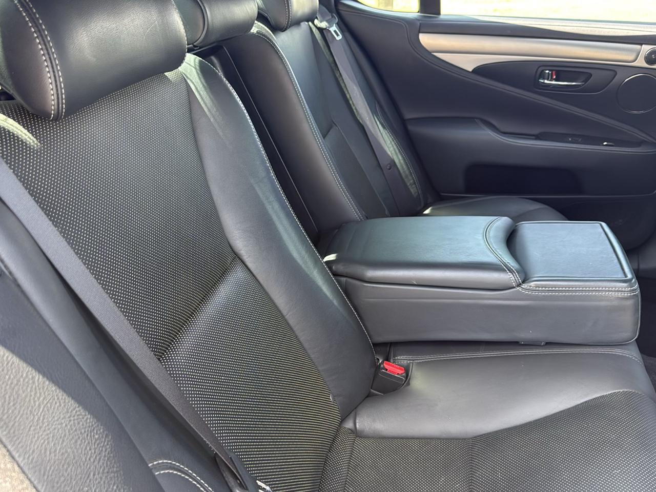 Lexus LS 460 4dr Sdn RWD 2015