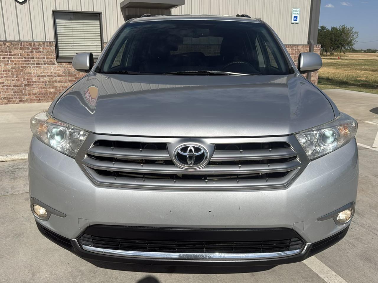 Toyota Highlander 4WD 4dr V6 (Natl) 2012