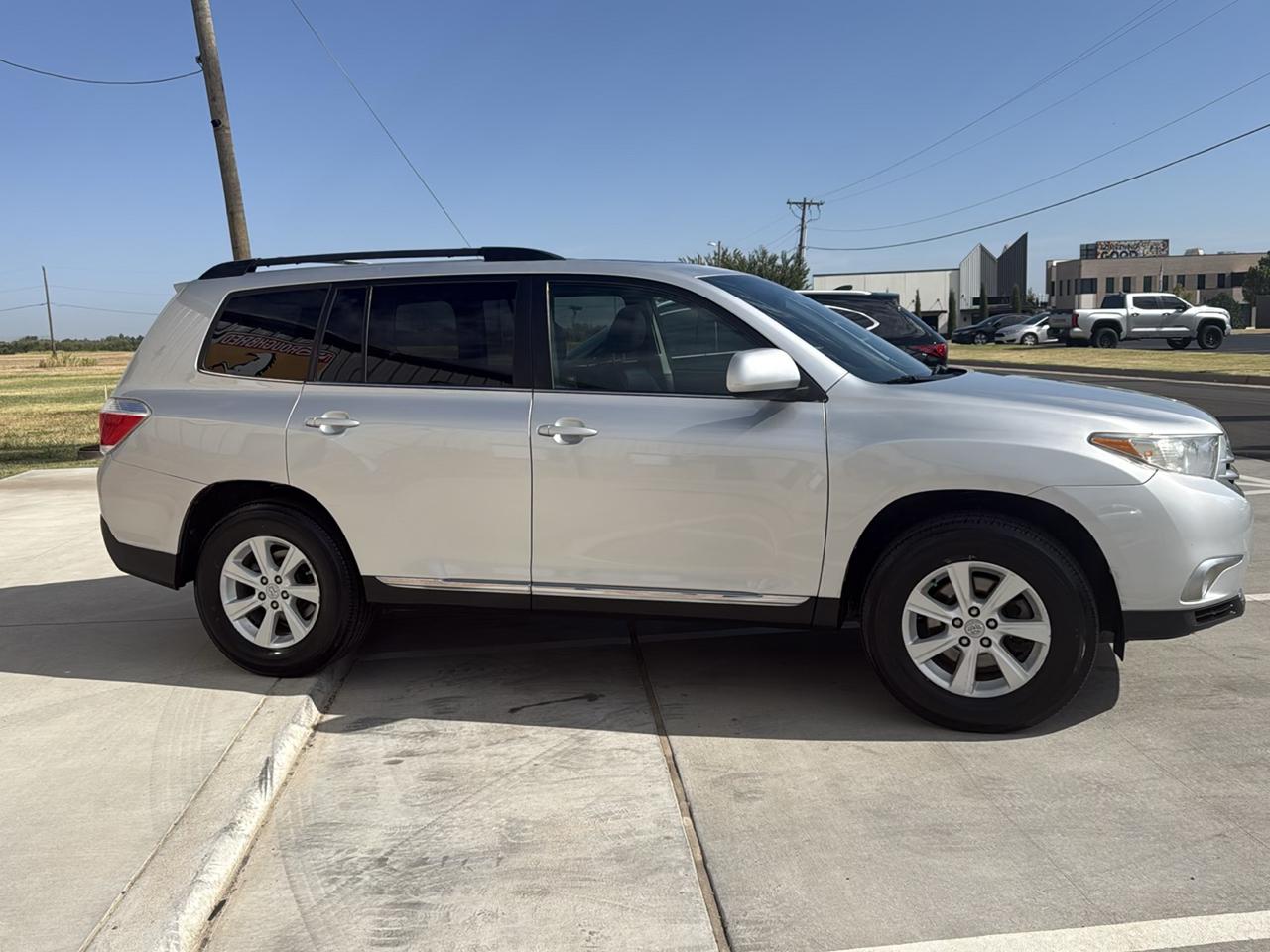 Toyota Highlander 4WD 4dr V6 (Natl) 2012