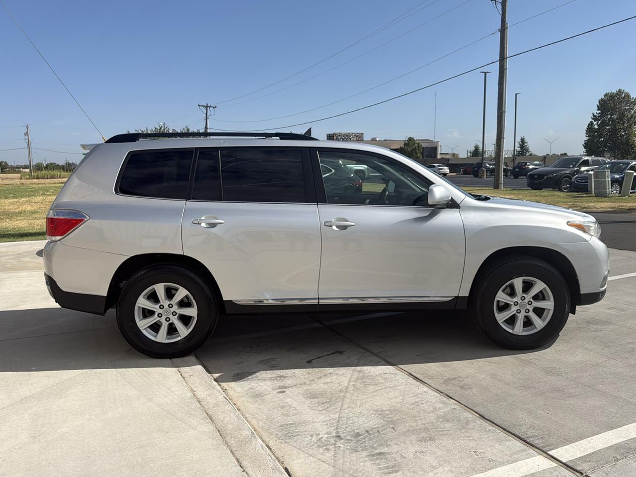 Toyota Highlander 4WD 4dr V6 (Natl) 2012