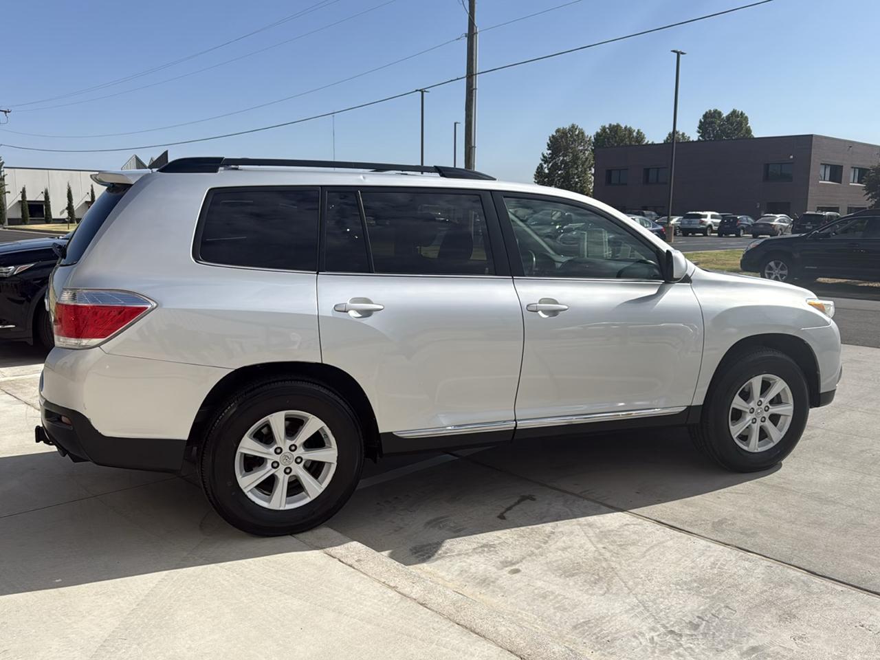 Toyota Highlander 4WD 4dr V6 (Natl) 2012