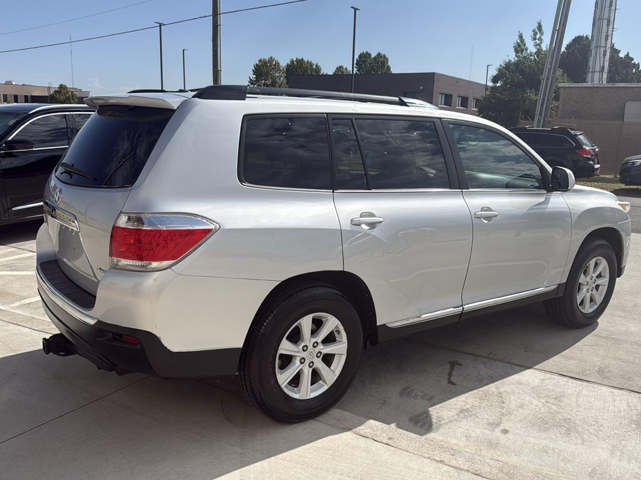 Toyota Highlander 4WD 4dr V6 (Natl) 2012