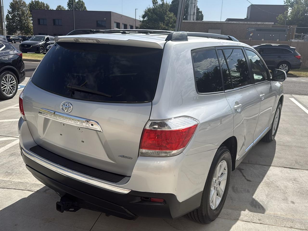 Toyota Highlander 4WD 4dr V6 (Natl) 2012
