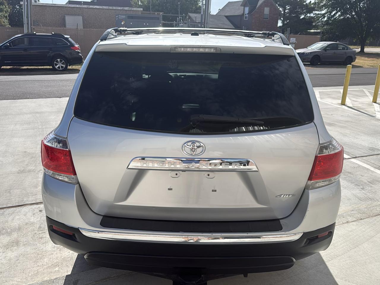 Toyota Highlander 4WD 4dr V6 (Natl) 2012