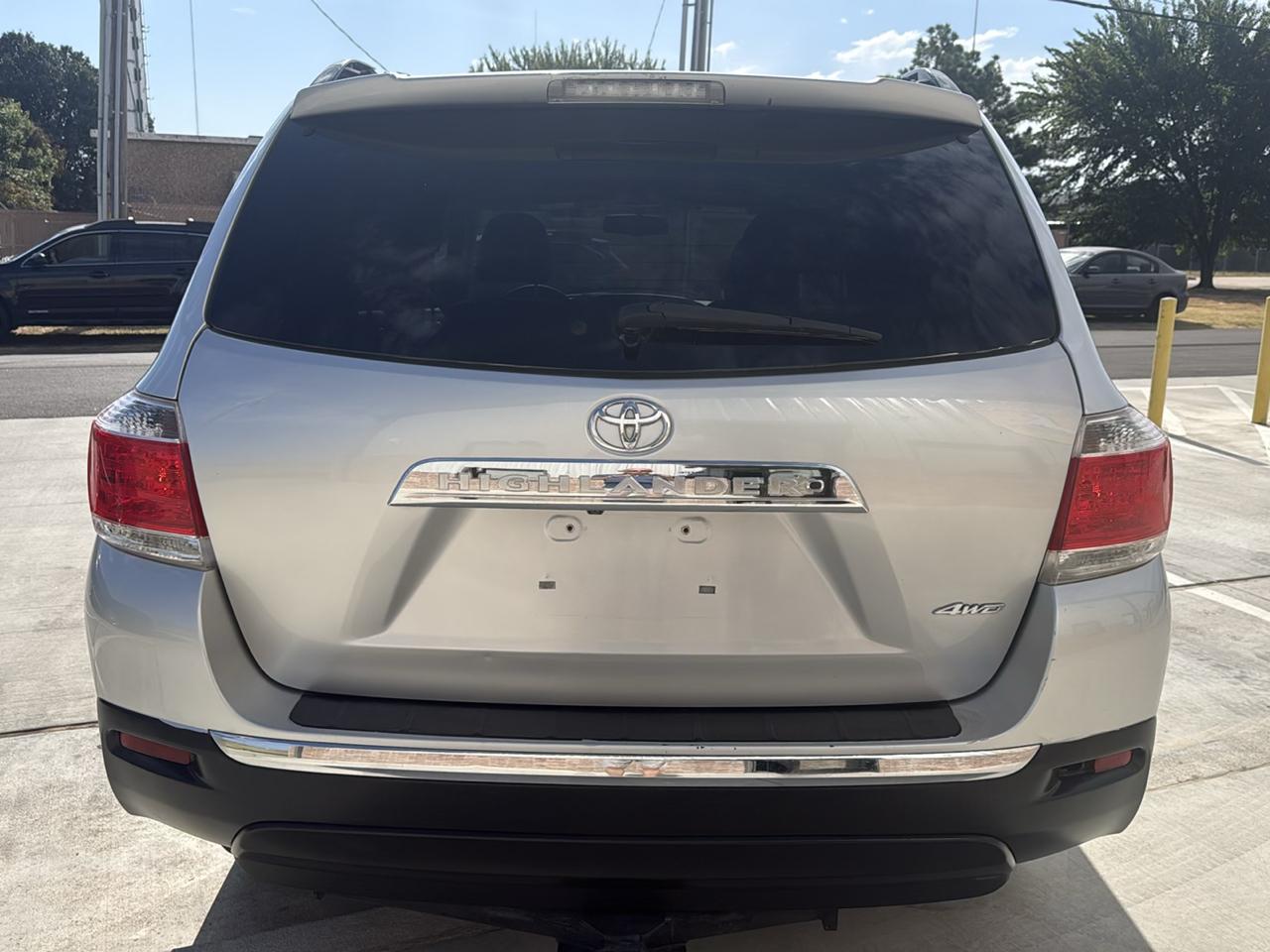 Toyota Highlander 4WD 4dr V6 (Natl) 2012