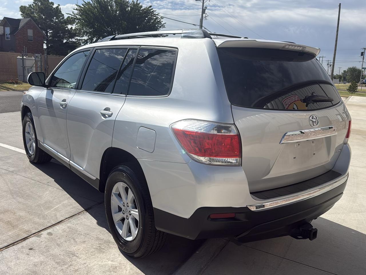 Toyota Highlander 4WD 4dr V6 (Natl) 2012