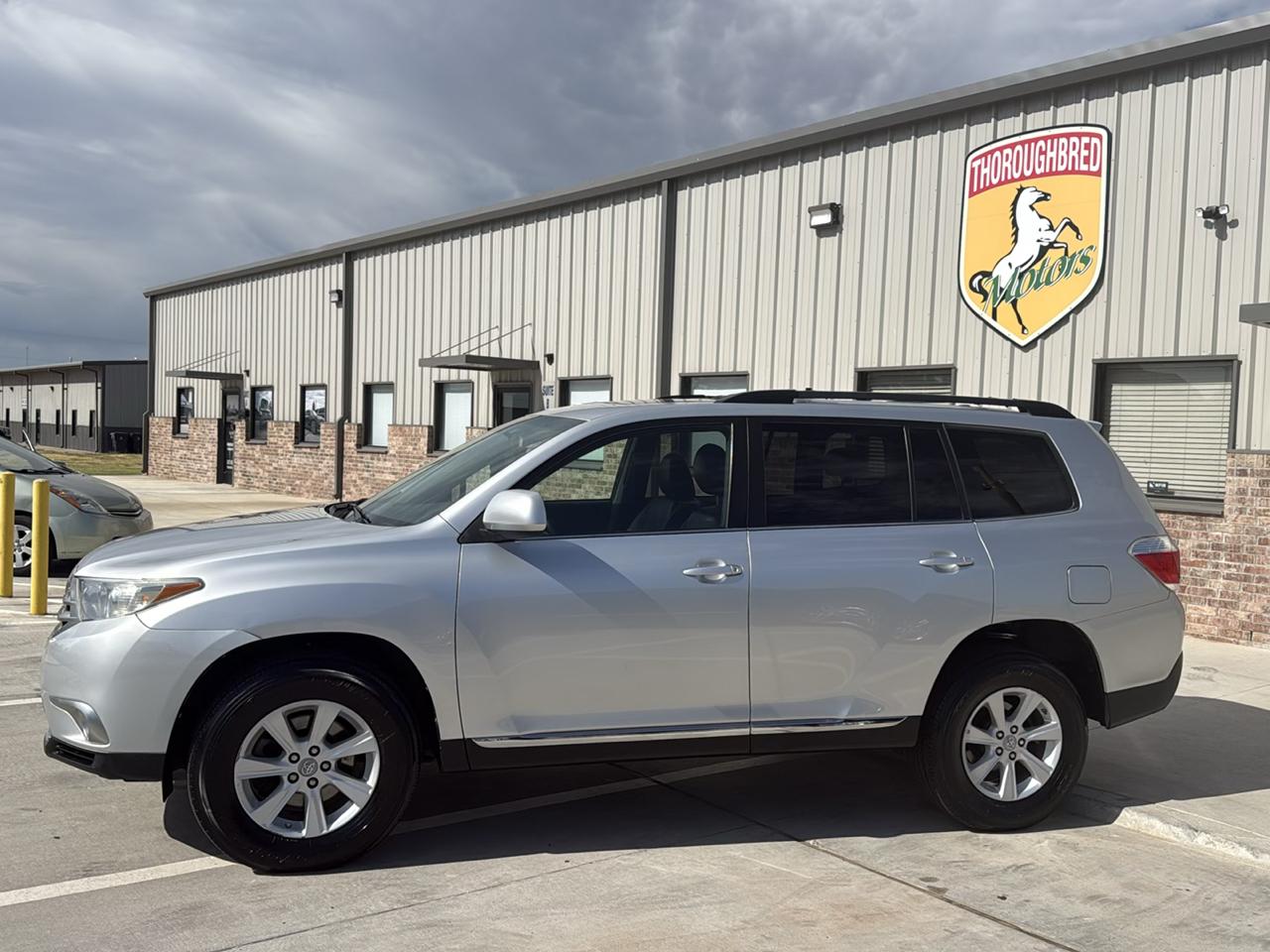 Toyota Highlander 4WD 4dr V6 (Natl) 2012